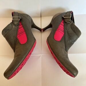 Diesel Gray Ankle Boots with Hot Pink Accents